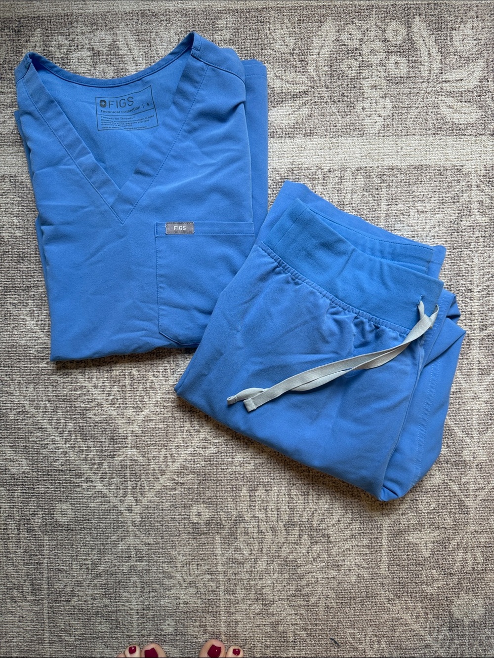 Figs Women’s Scrub Set in Bright Blue